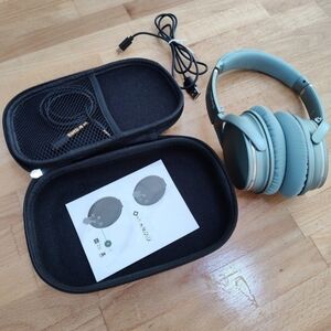 Bluetooth Noise Cancelling Wireless Headphones with Case